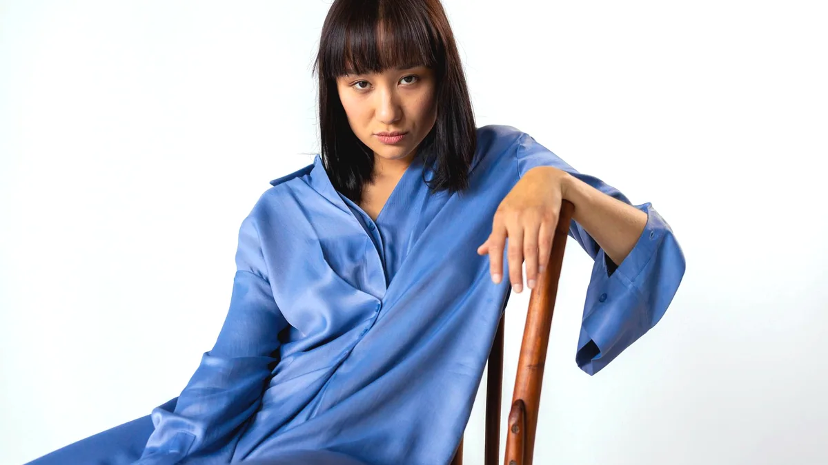 Bluze dama: materiale si croieli versatile.