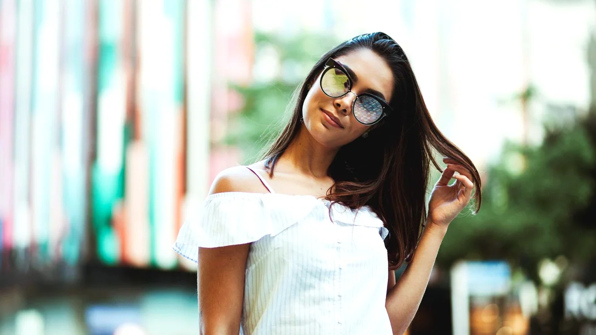 Ochelari de soare: protectie UV si forma potrivita fetei.